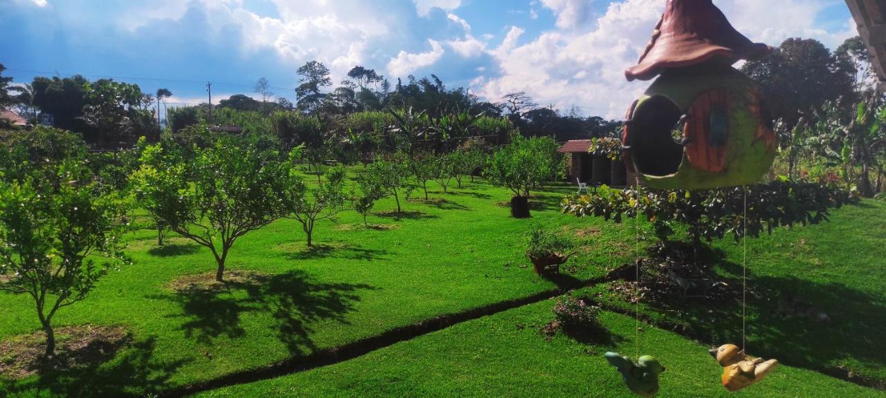 Macas Quinta Isabel, Casa De Huespedes & Cafeteria Bed & Breakfast エクステリア 写真